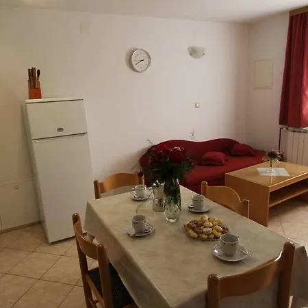 Malinska, Primorje-gorski Kotar 20 Apartment *