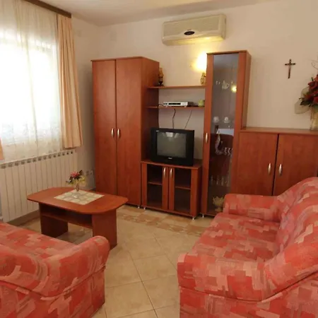 Malinska, Primorje-gorski Kotar 20 *