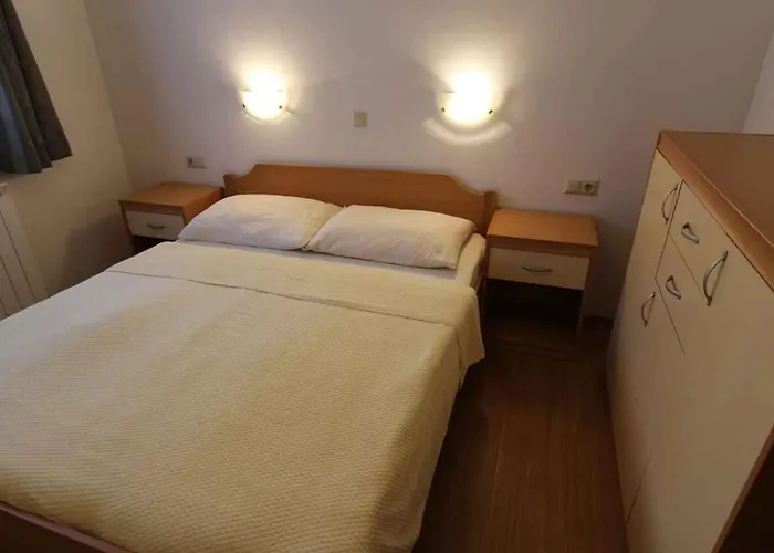 Malinska, Primorje-gorski Kotar 20 * Malinska