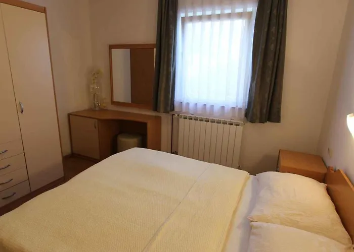 Malinska, Primorje-gorski Kotar 20 Malinska
