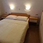 Malinska, Primorje-gorski Kotar 20 * Malinska